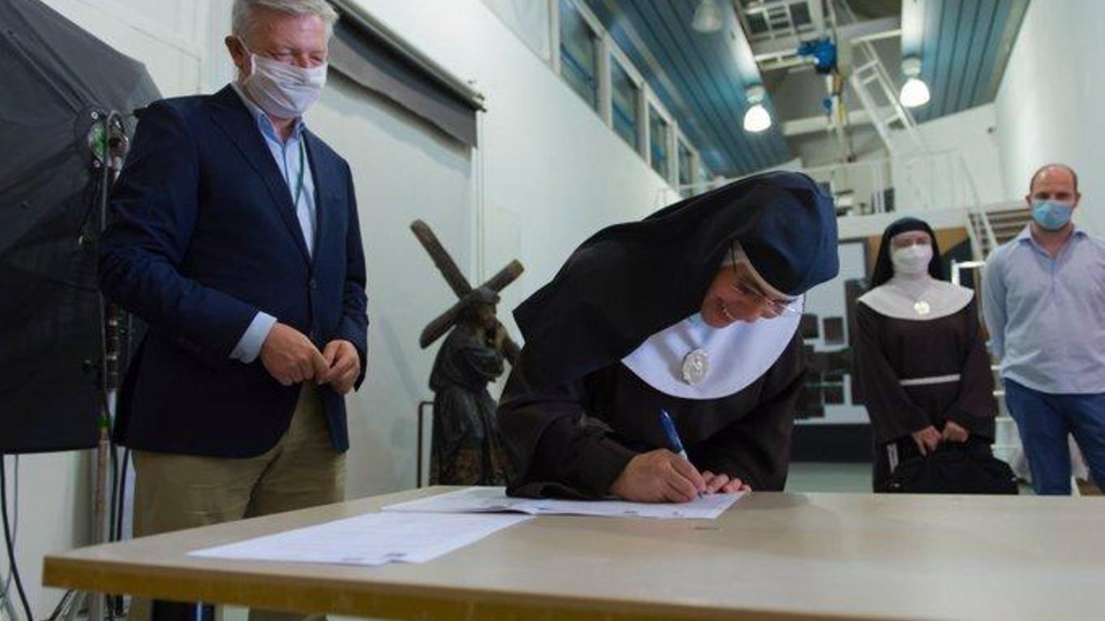 Firma del convenio para la restaruación.