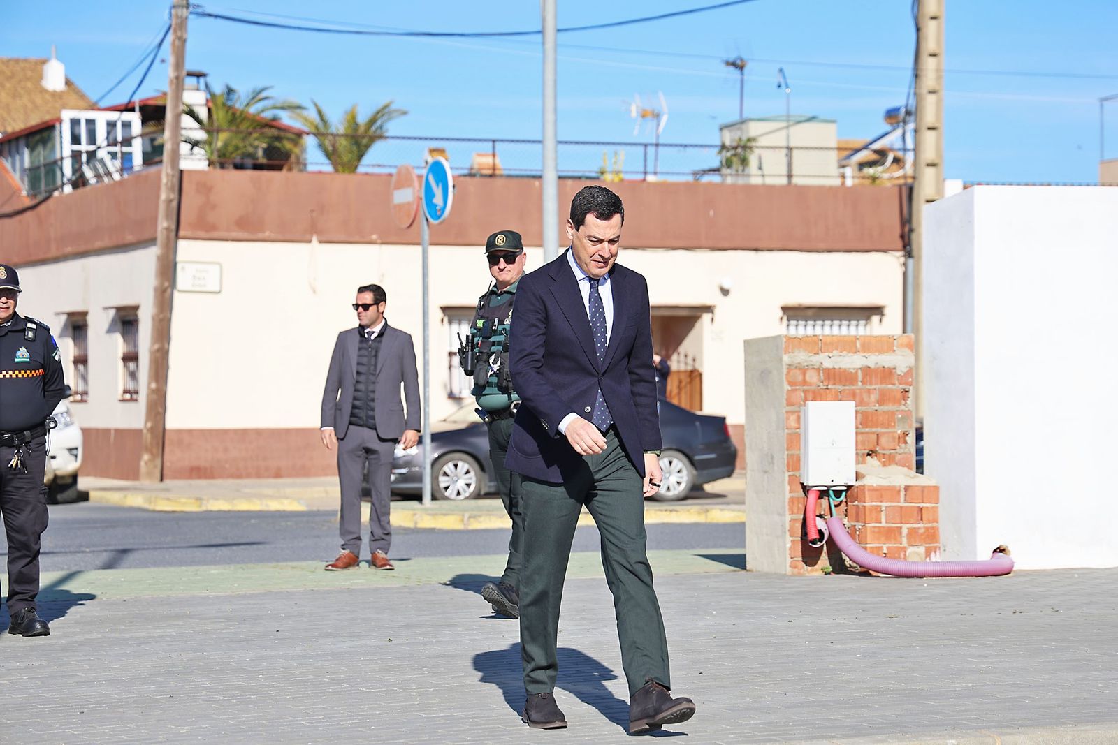 Juanma Moreno en un acto esta mañana en la localidad onubense de Aljaraque.