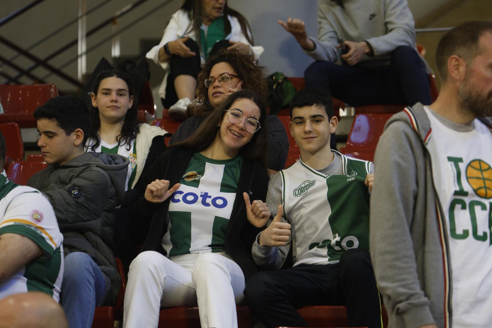 Las mejores fotos del ambiente en Vista Alegre para el Coto Córdoba - Albacete