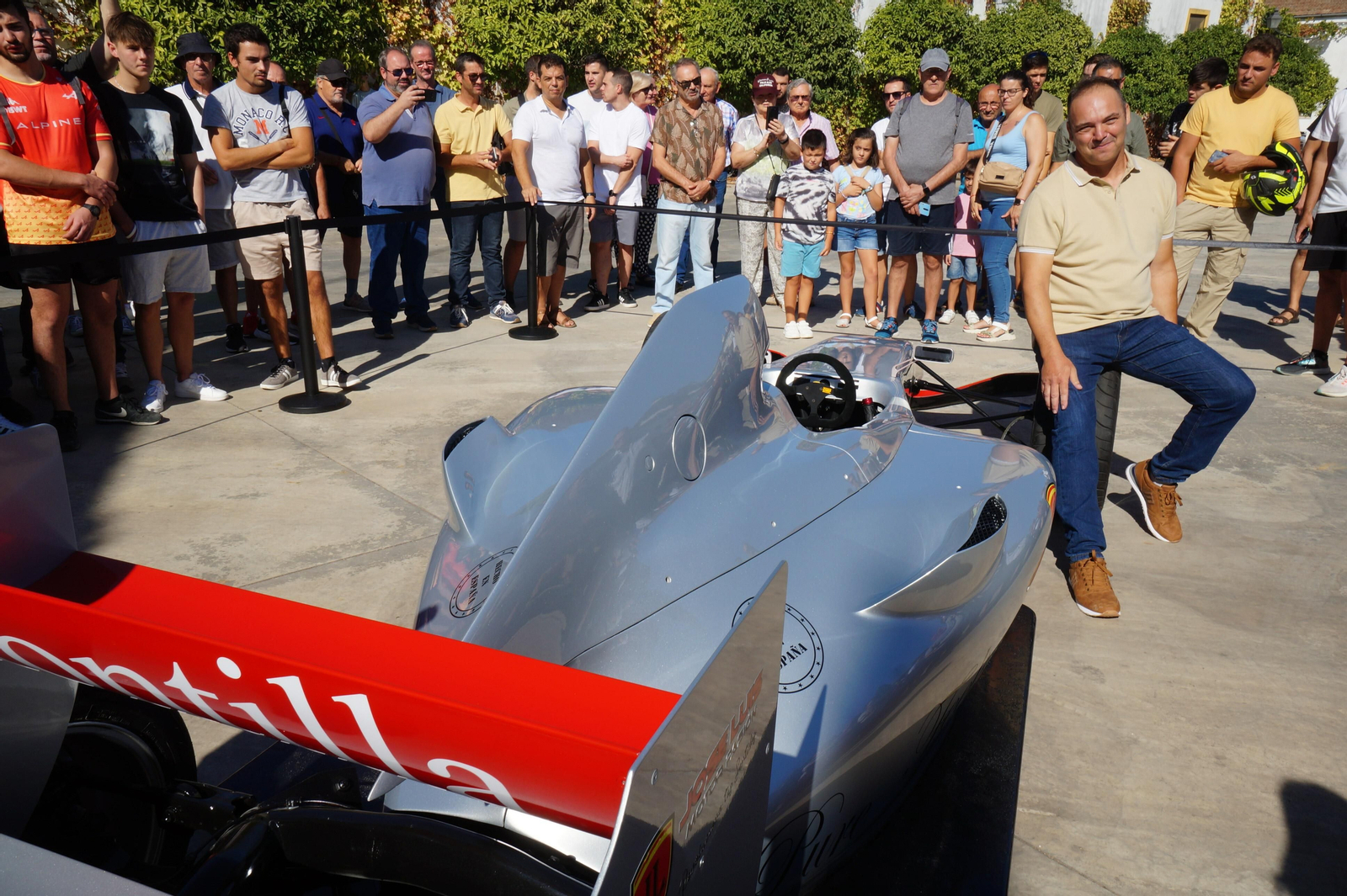 La presentación en sociedad del Fórmula 1 construido por un agricultor de Montilla, en imágenes