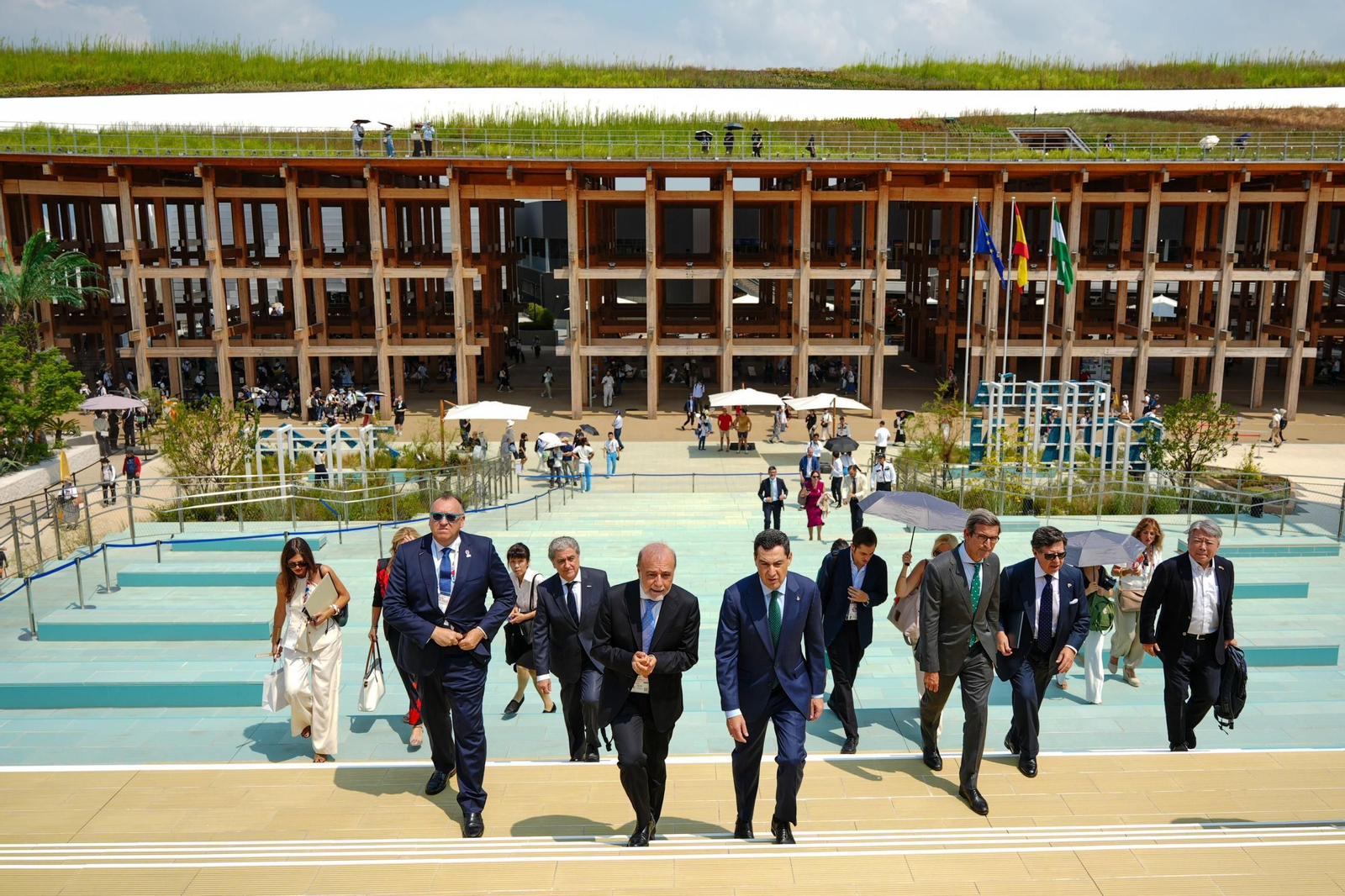 La delegación andaluza saliendo del Pabellón de España en la Expo de Osaka.