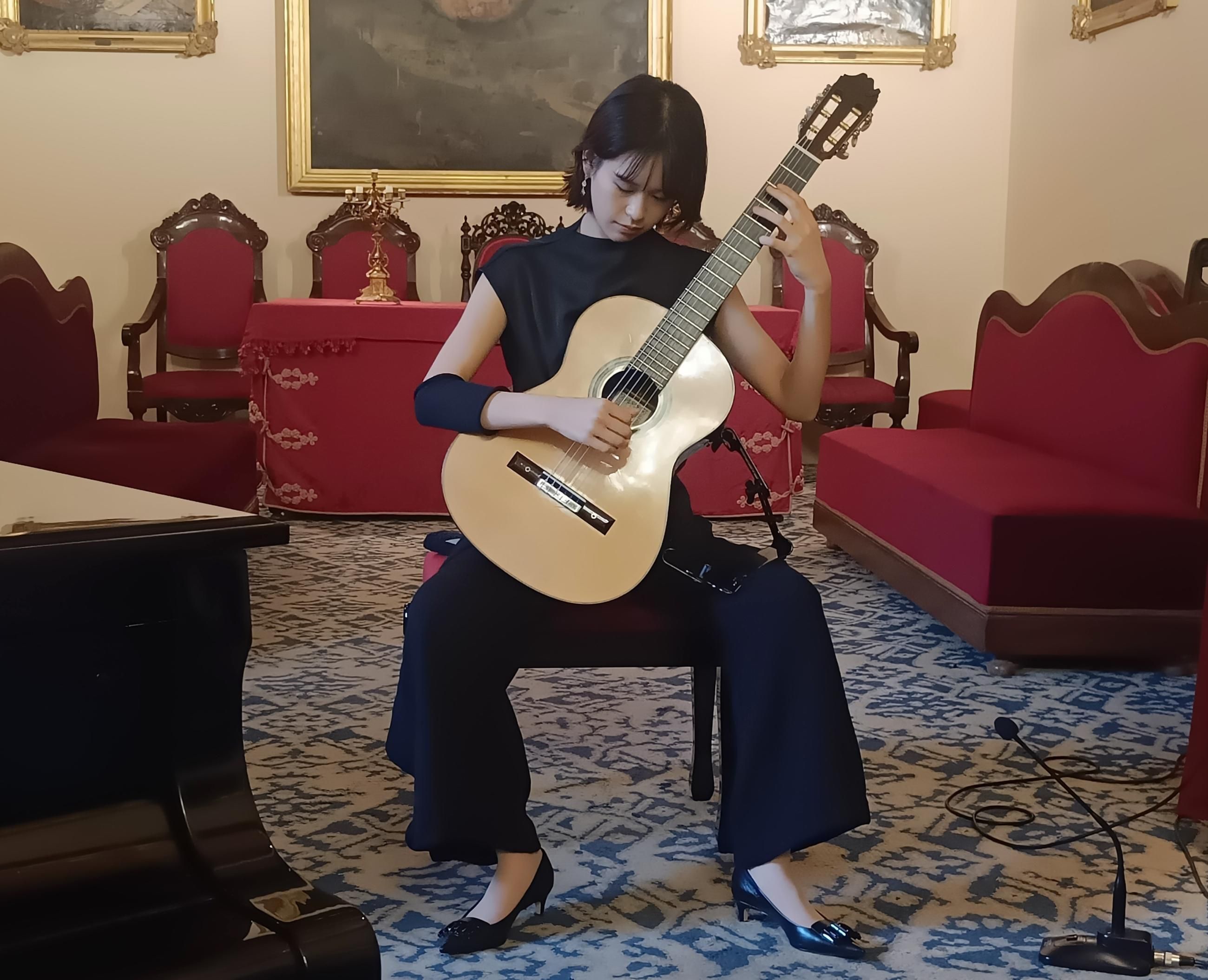Guitarra y guitarrista románticas