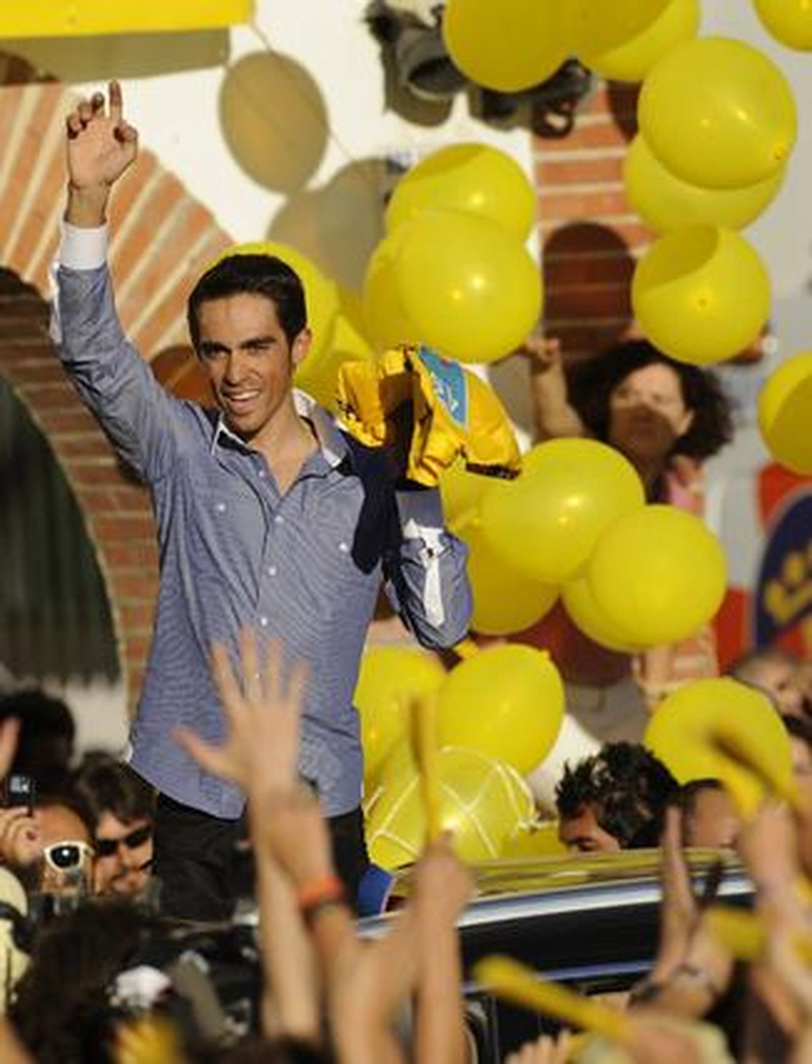 Pinto se vuelca con Contador.

Foto: AFP