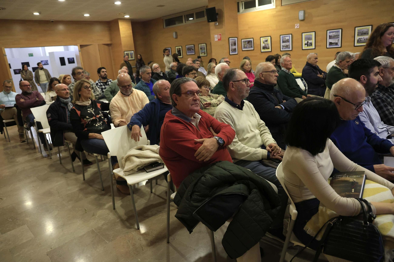 Las fotos de la presentación del libro de Ángel Sáez 'Como el viento de Levante'