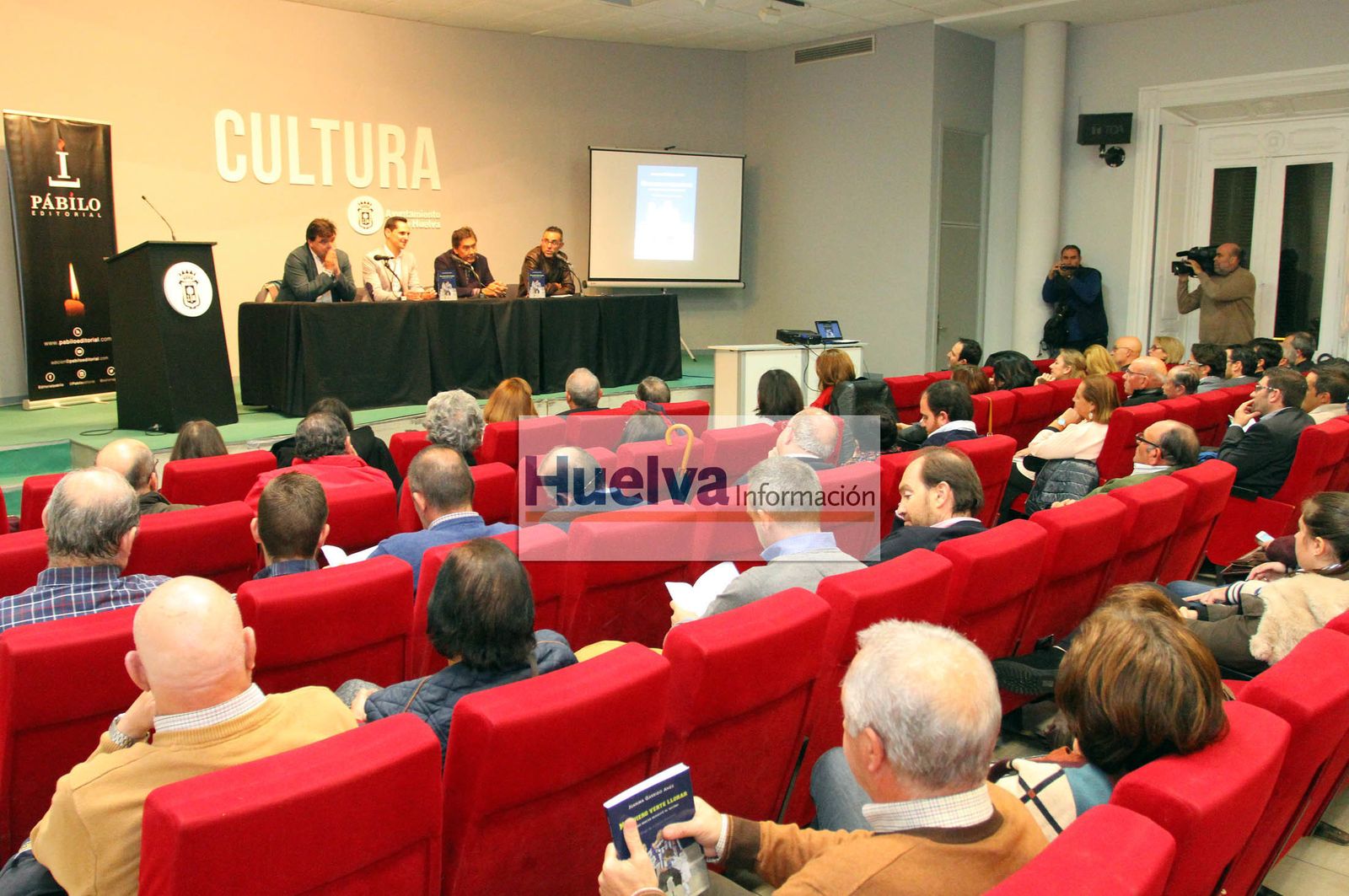 Imágenes de la presentación del libro de Juanma Garrido "No quiero verte llorar".