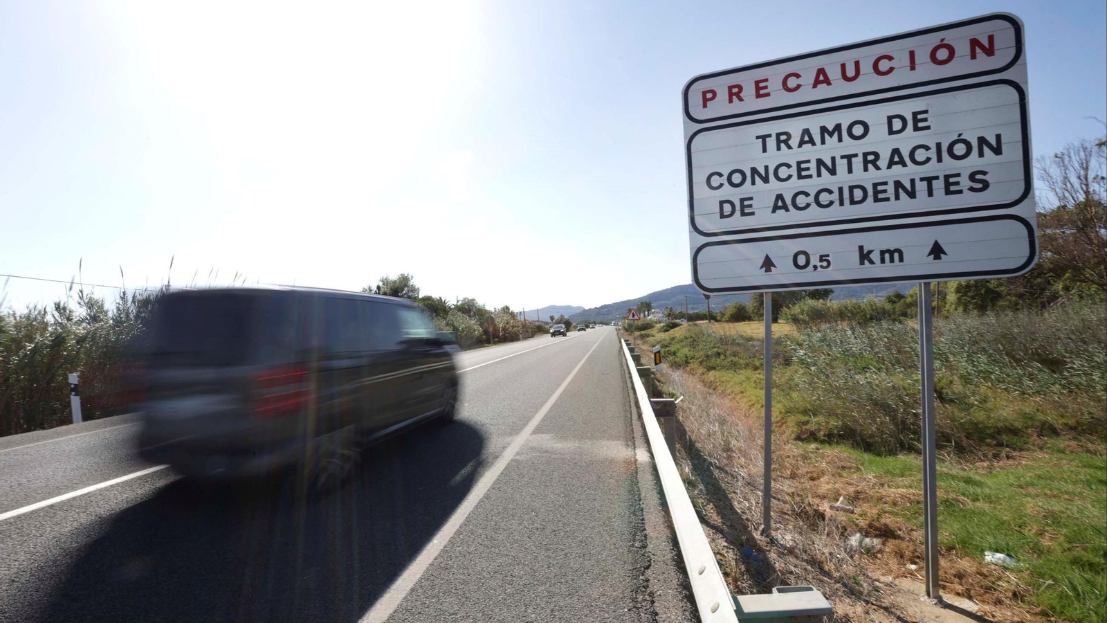 Un tramo de la N-340 a su paso por Tarifa, una de las carreteras con más accidentes en España.