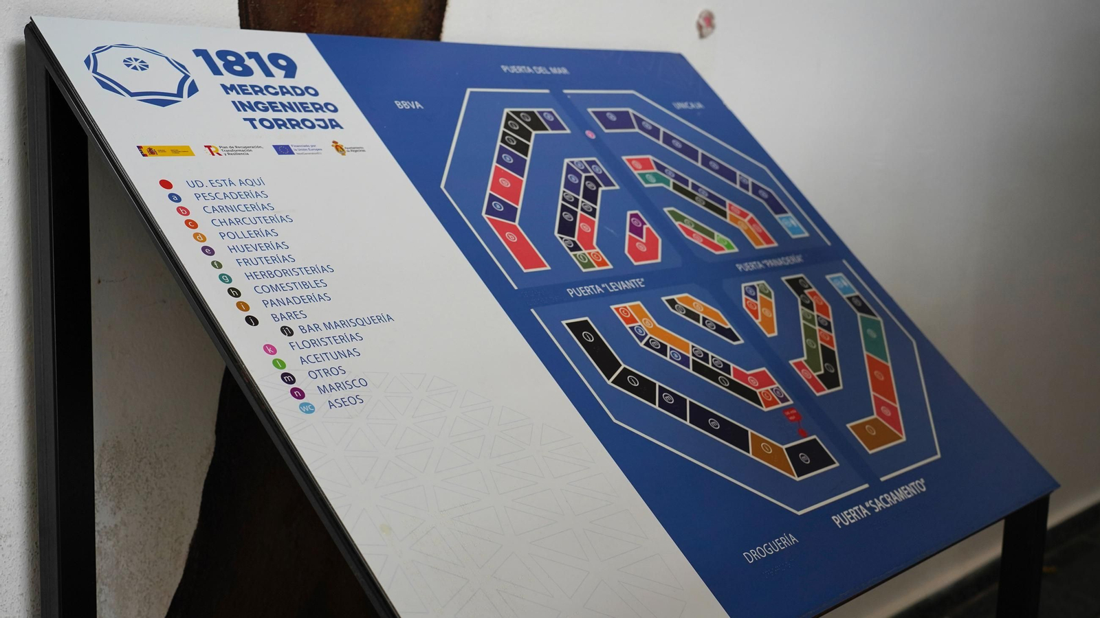 Fotos: Algeciras restituye la memoria del arquitecto Manuel Sánchez Arcas con una placa en el mercado Ingeniero Torroja