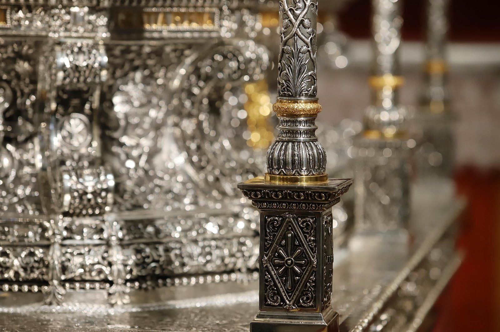 Imágenes de la Virgen del Rocío y sus nuevas andas