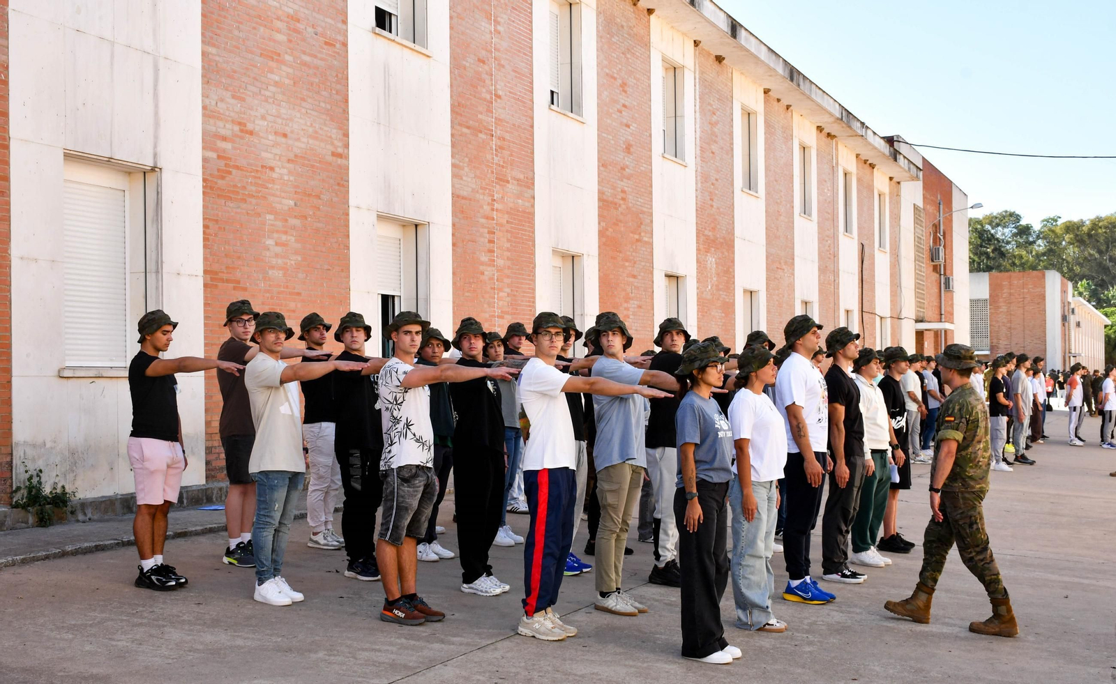 Los aspirantes realizan sus primeras formaciones en el CEFOT 2 de San Fernando.
