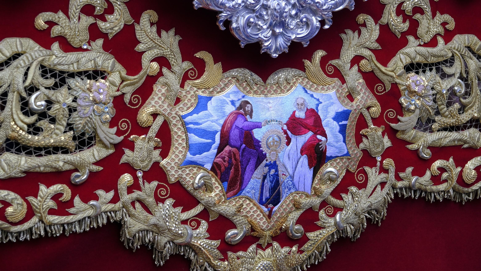 Pasión vuelve a su Iglesia de Santa Teresa azotada por la lluvia