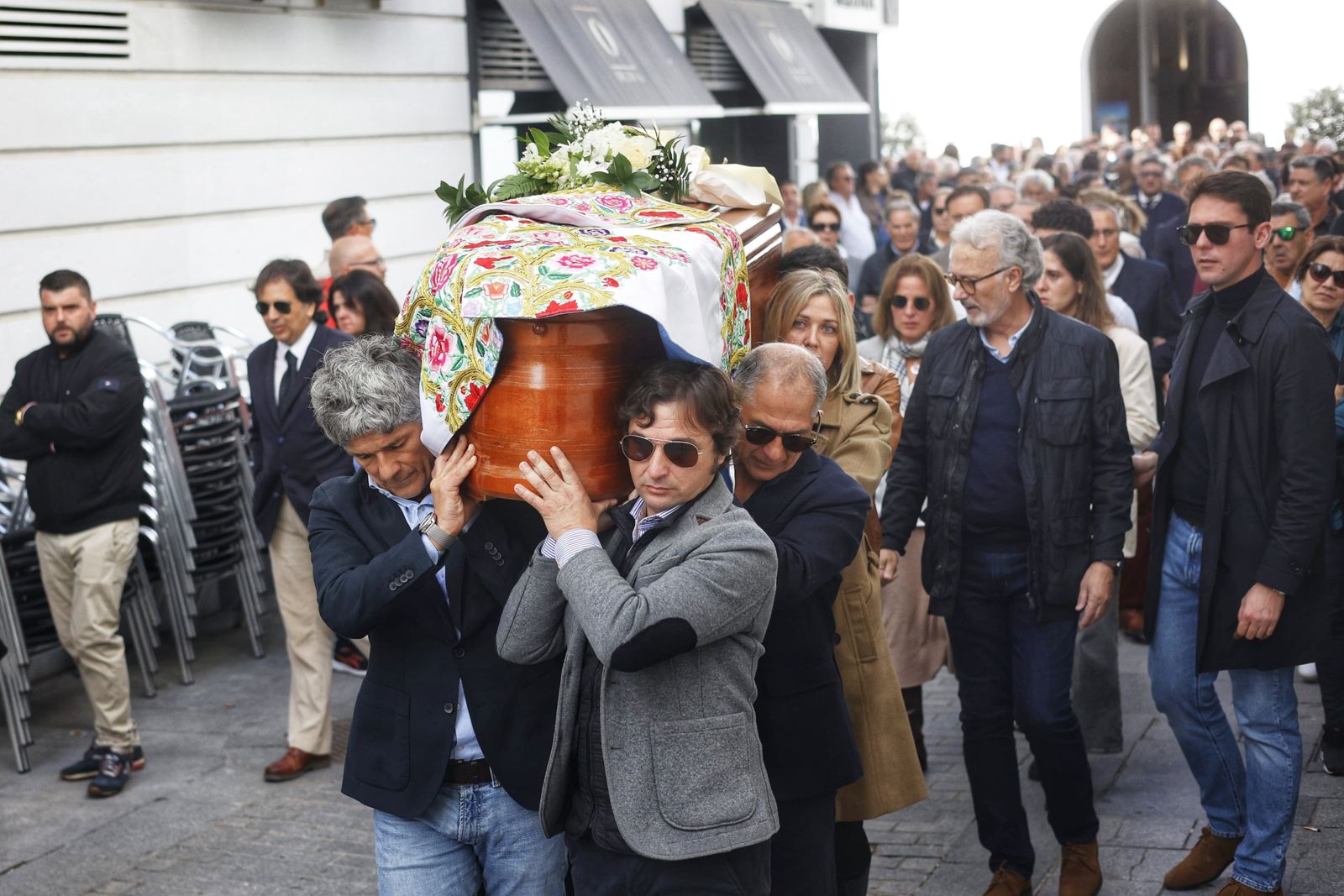 Imágenes del entierro en Chiclana del torero Emilio Oliva Baro