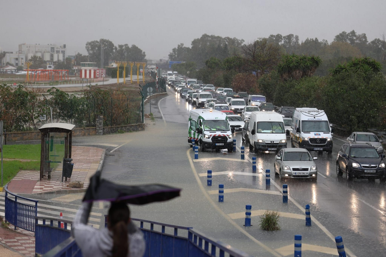 El tráfico en Málaga tras las lluvias, en fotos