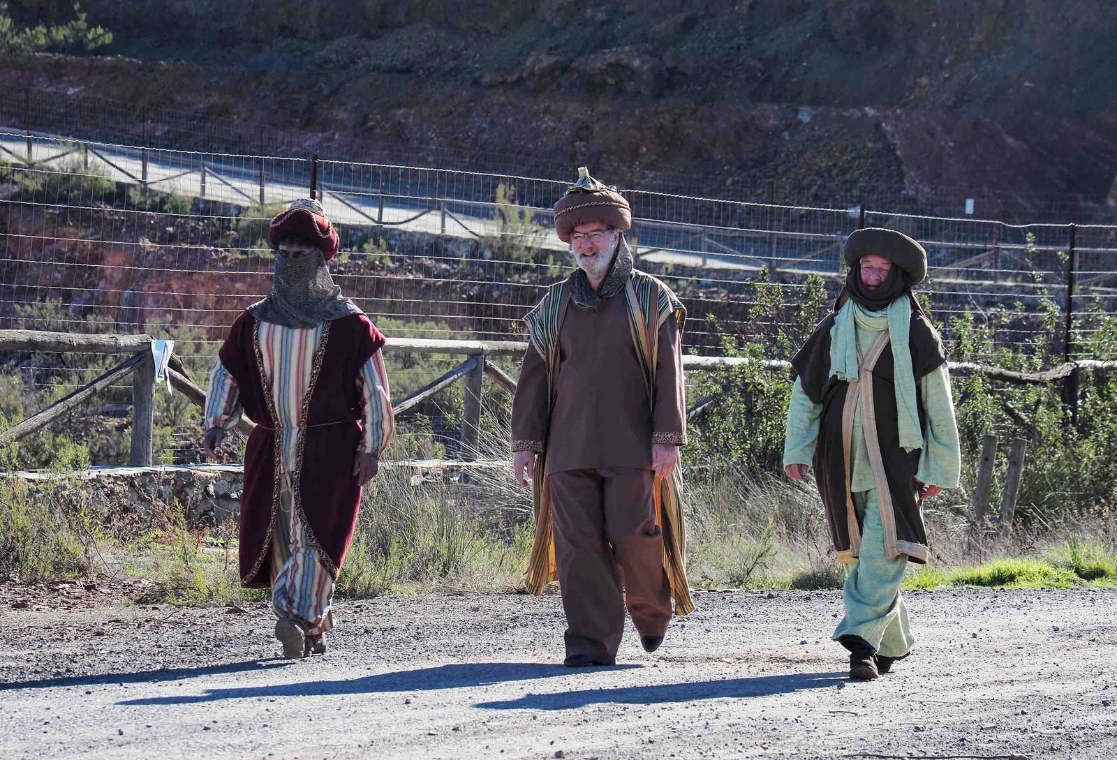 Las mejores imágenes de la recreación en Tharsis de la llegada del oro que llevarán los Reyes Magos a Belén