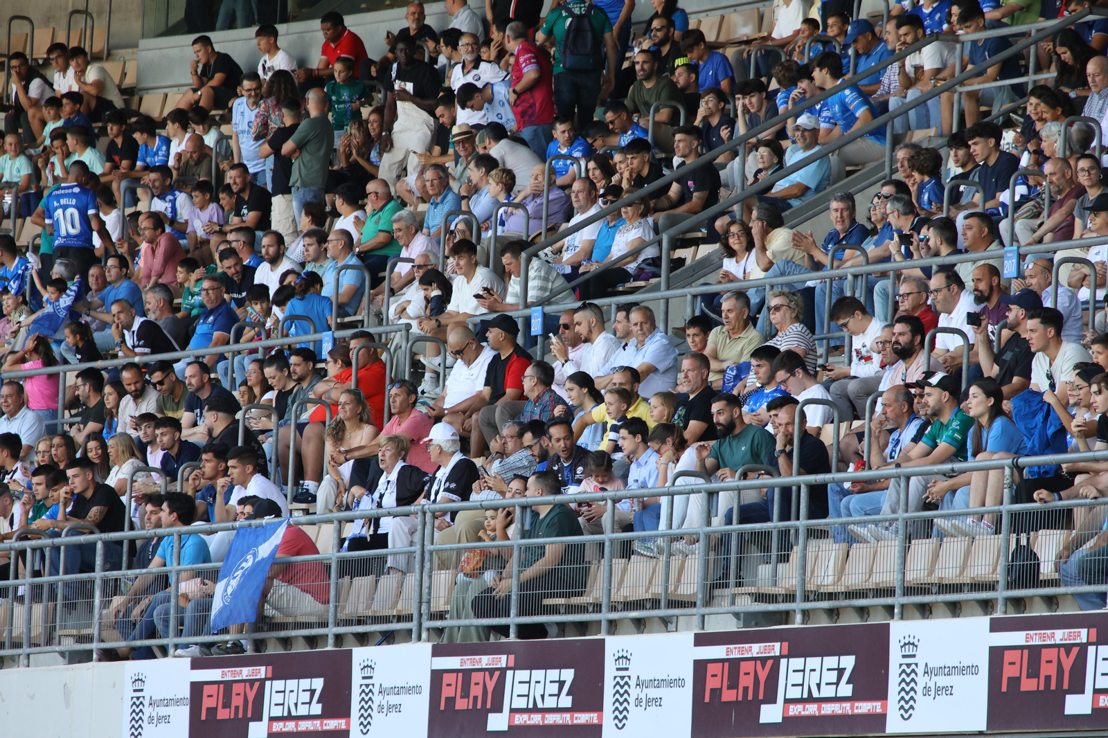 Búscate en el partido entre el Xerez DFC y Ceuta B en Chapín