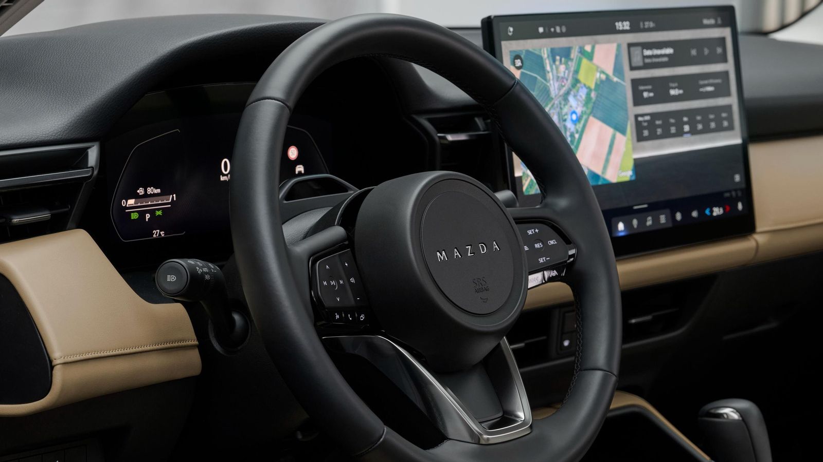 Mazda apuesta ahora por pantallas más grandes para el sistema de infoentretenimiento, como la de los Homura de 15,6". También hay una de 12,9" para el acabado más básico.