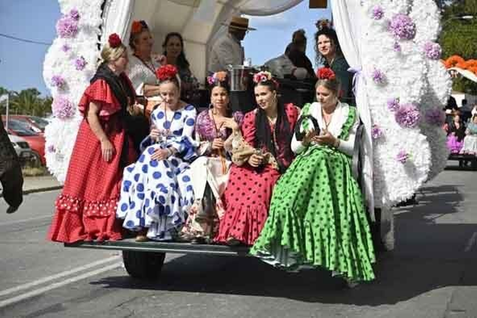 Las mejores imágenes de los peregrinos en la salida de Emigrantes