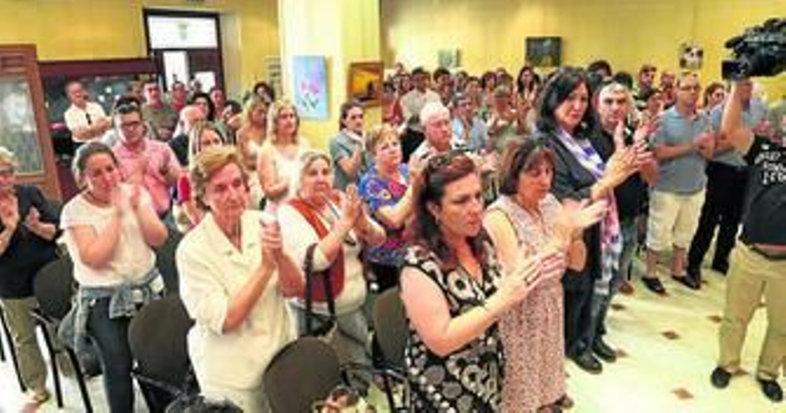 Vecinos de Rota ovacionan a Eva Corrales en el Castillo de Luna.