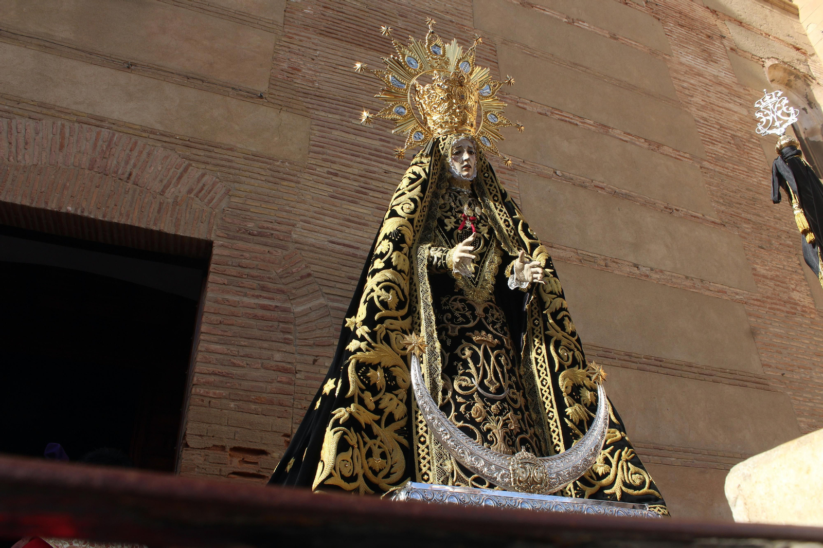 Las imágenes de la Subida de Jesús y la procesión del Viernes Santo por la mañana en Vera