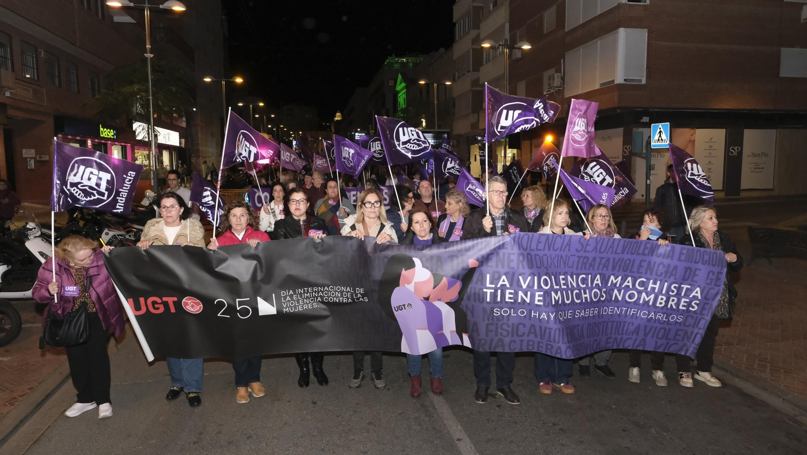Fotografías de la manifestación del 25-N por la violencia de género, en Almería