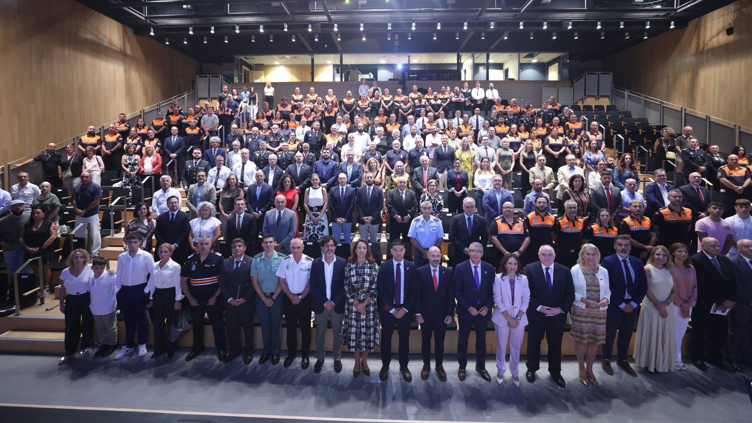 Reconocimiento al "servicio público, entrega, valentía y compromiso" de Protección Civil d ...