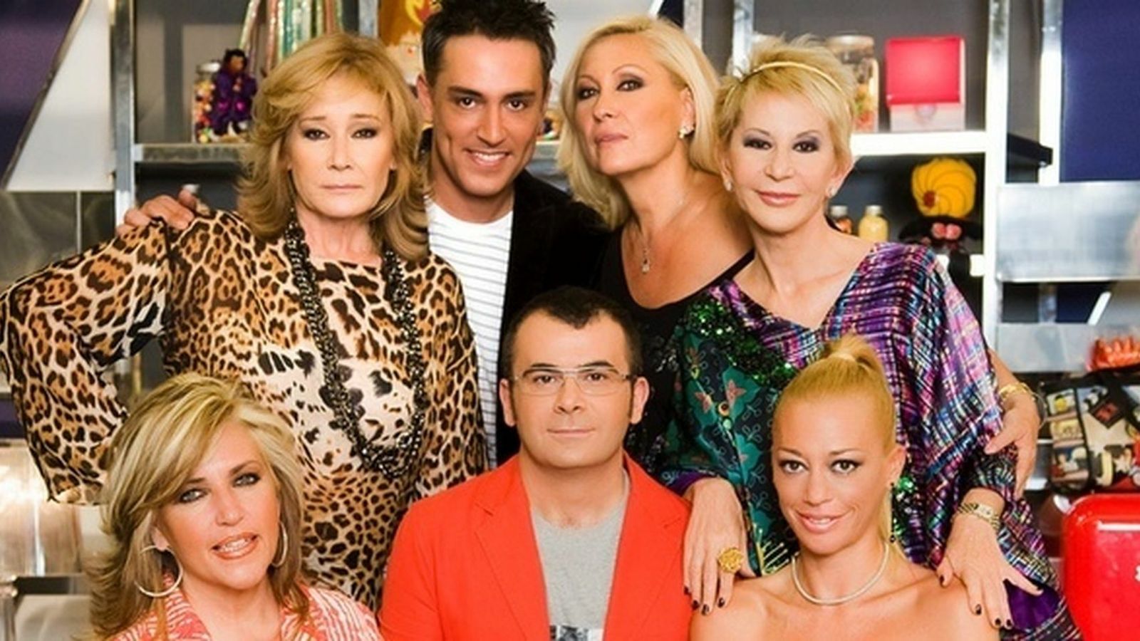 El equipo de 'Sálvame', con Jorge Javier en el centro, cuando empezó a emitirse, hace diez años.