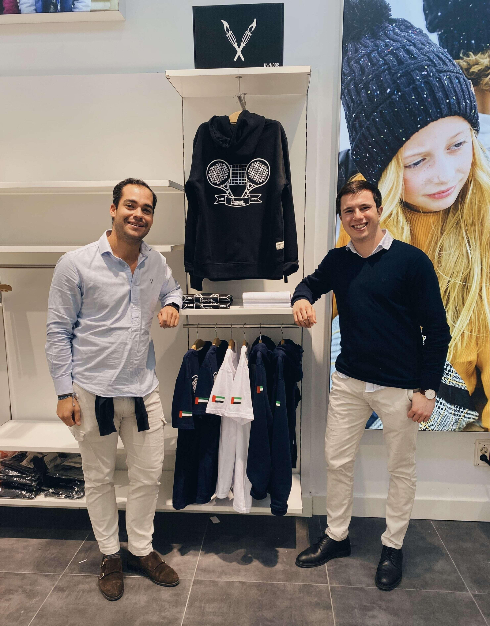 Juanmi y Fran con algunas de las prendas para la colección de Abu Dhabi.