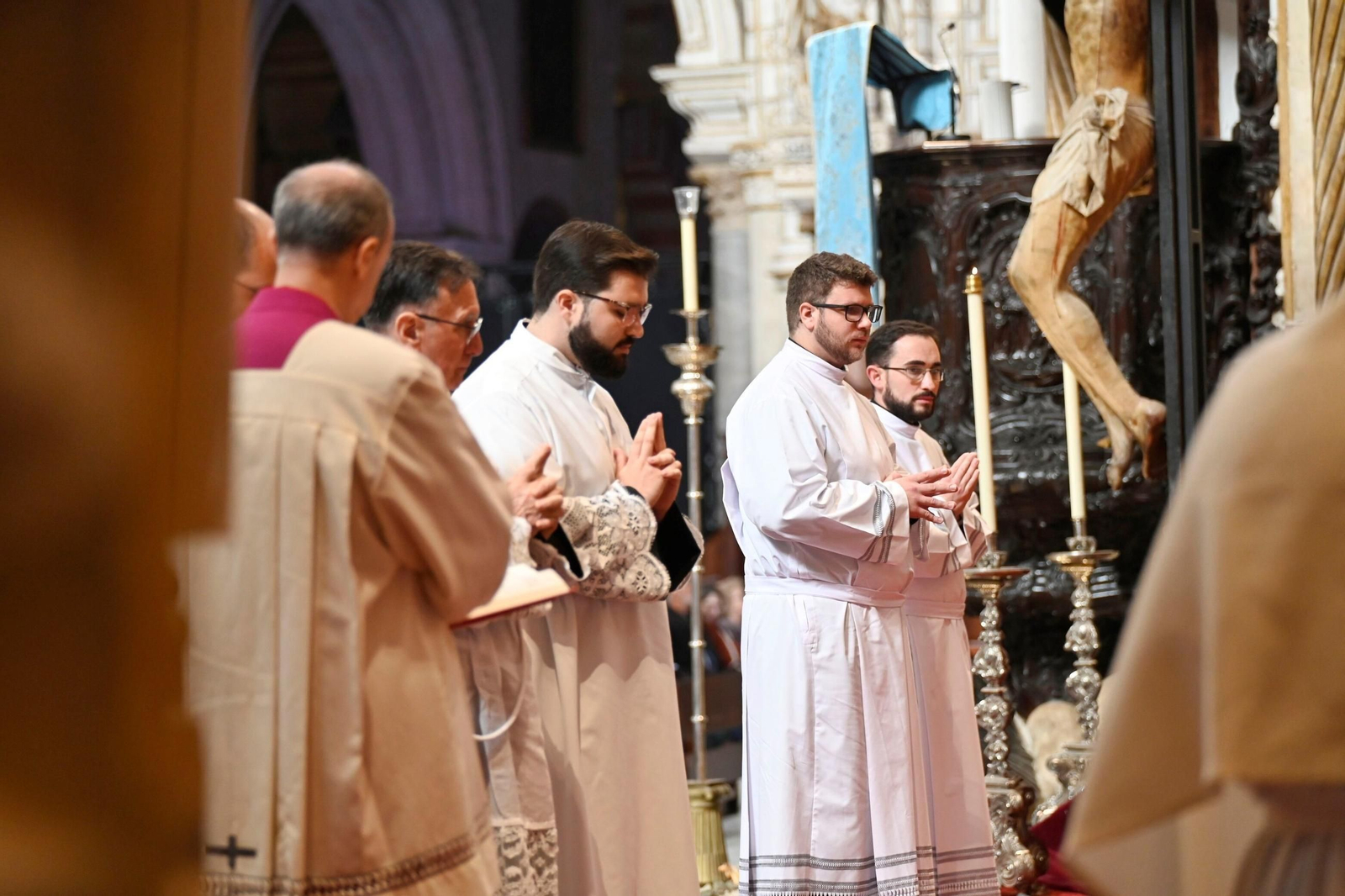 La ordenación de cinco nuevos diáconos en la Catedral de Córdoba, en imágenes
