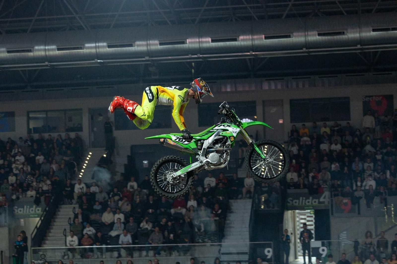 En imágenes: el Soloflow Freestyle enamora en Jaén con acrobacias y espectáculo en estado puro