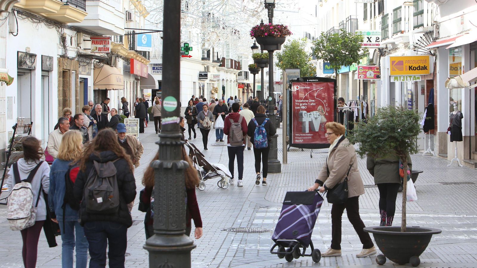 Los establecimientos del centro se preparan ya para el inicio de la campaña navideña.