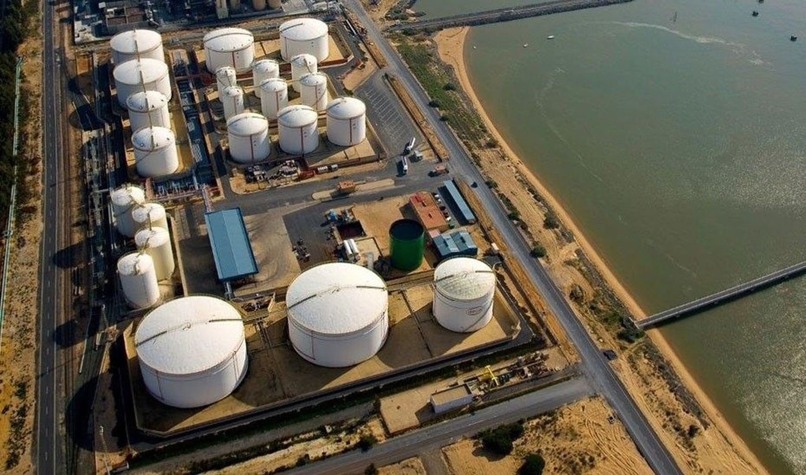 Imagen aérea del polo químico de Huelva.