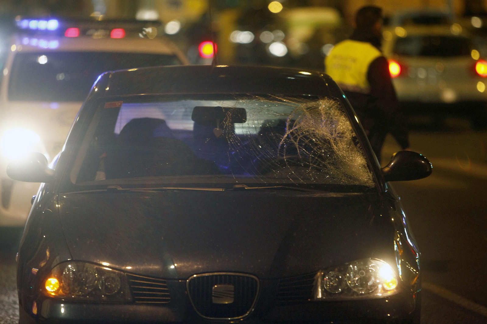 Accidente urbano en la avenida Juan Carlos I de Cádiz el pasado mes de diciembre.