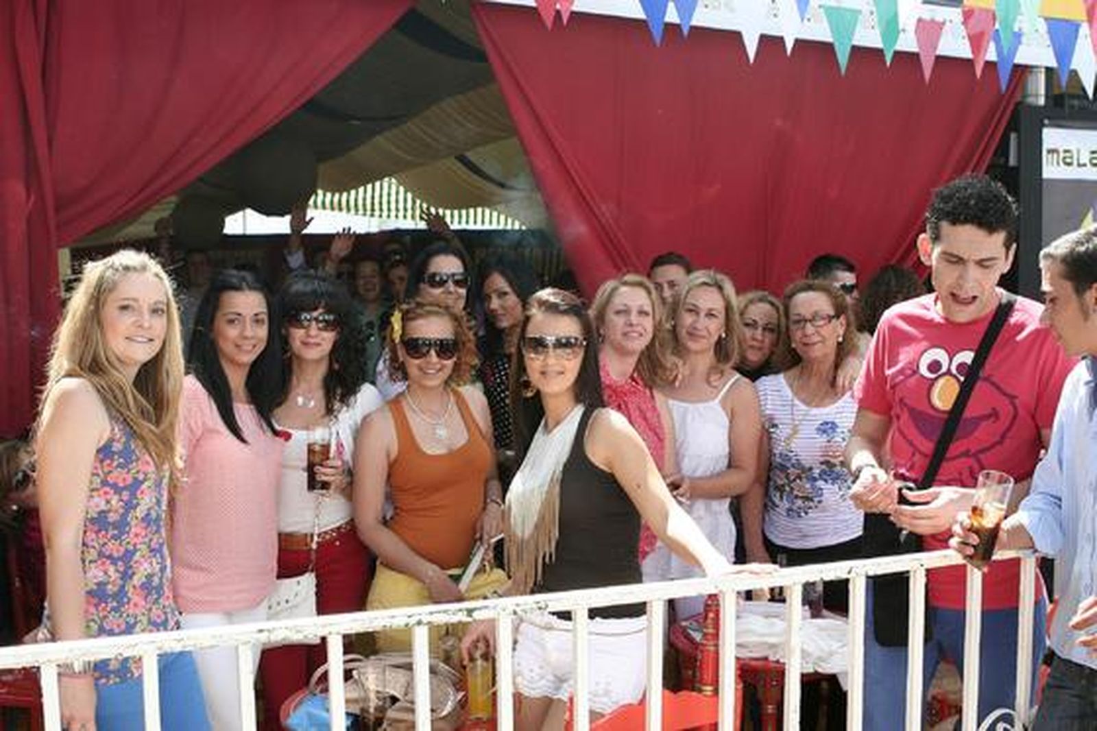 Un nutrido grupo de amigos en el patio de entrada de Amigos del Caballo.

Foto: Vanessa Perez