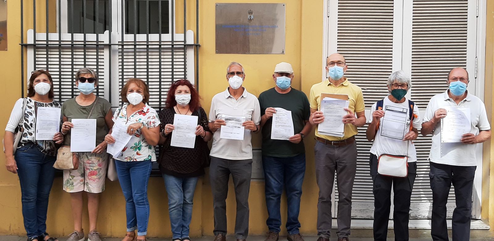 Los representantes de las ocho asociaciones, este miércoles en Bienestar Social.