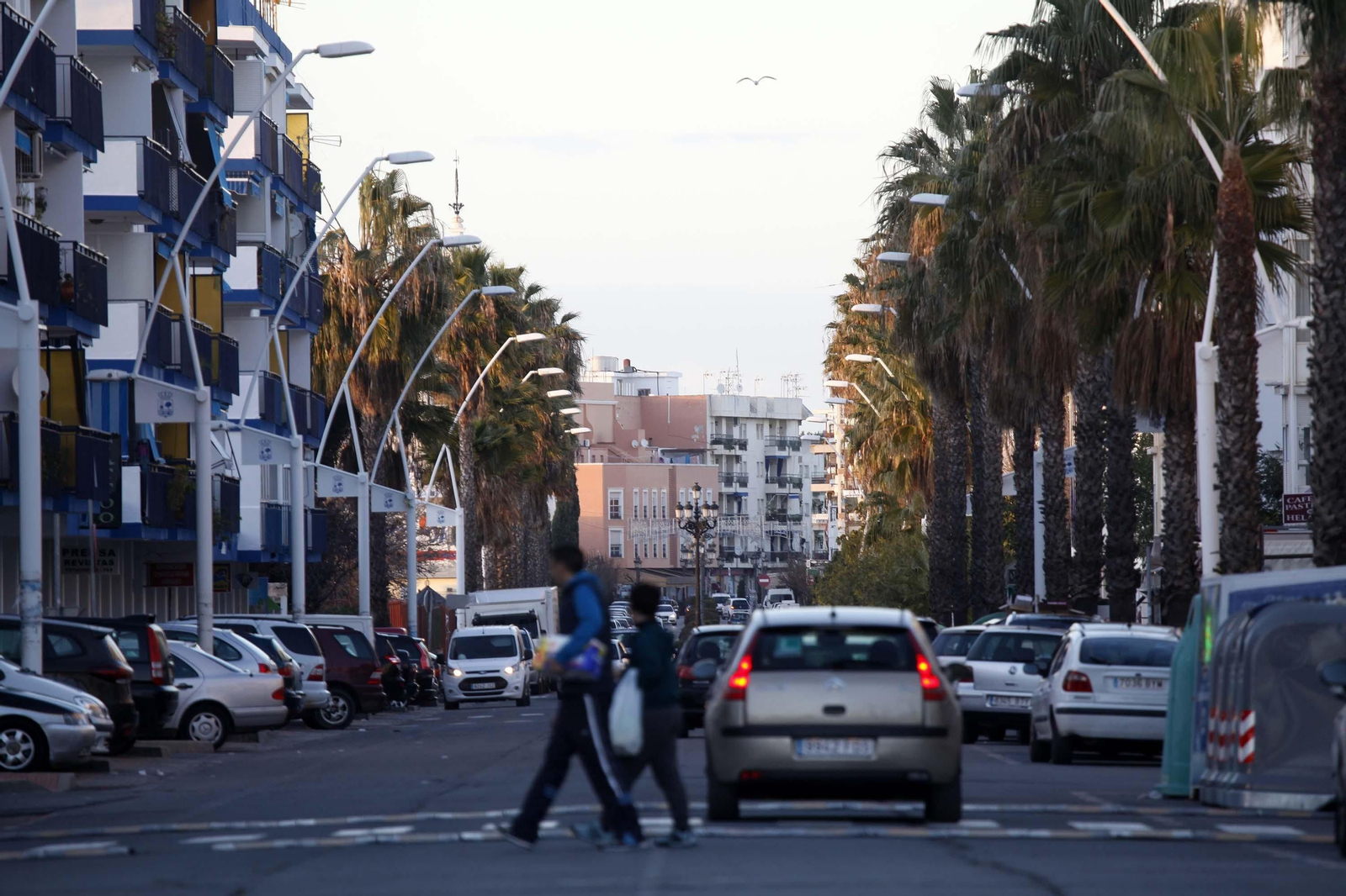Panorámica de la avenida Federico Silva Muñoz de Isla Cristina, con la Gran Vía al fondo.