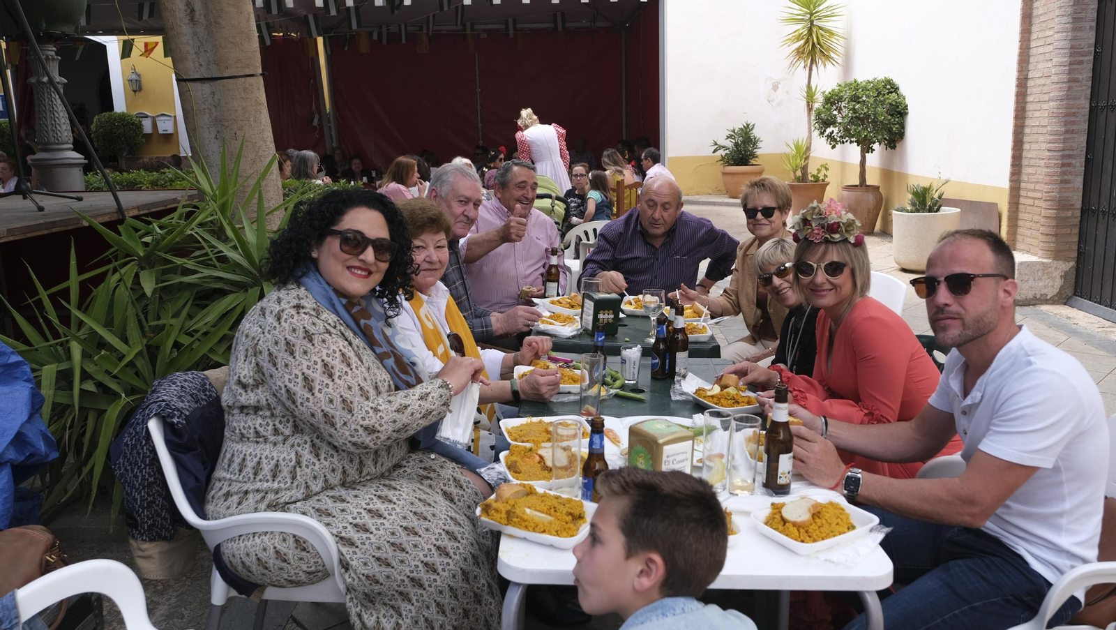 Imágenes de la paella popular en las Fiestas de Canjáyar