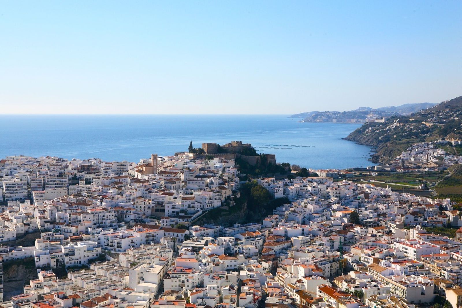 La Diputación de Granada promociona la Costa  en los canales de televisión de Atresmedia y Mediaset