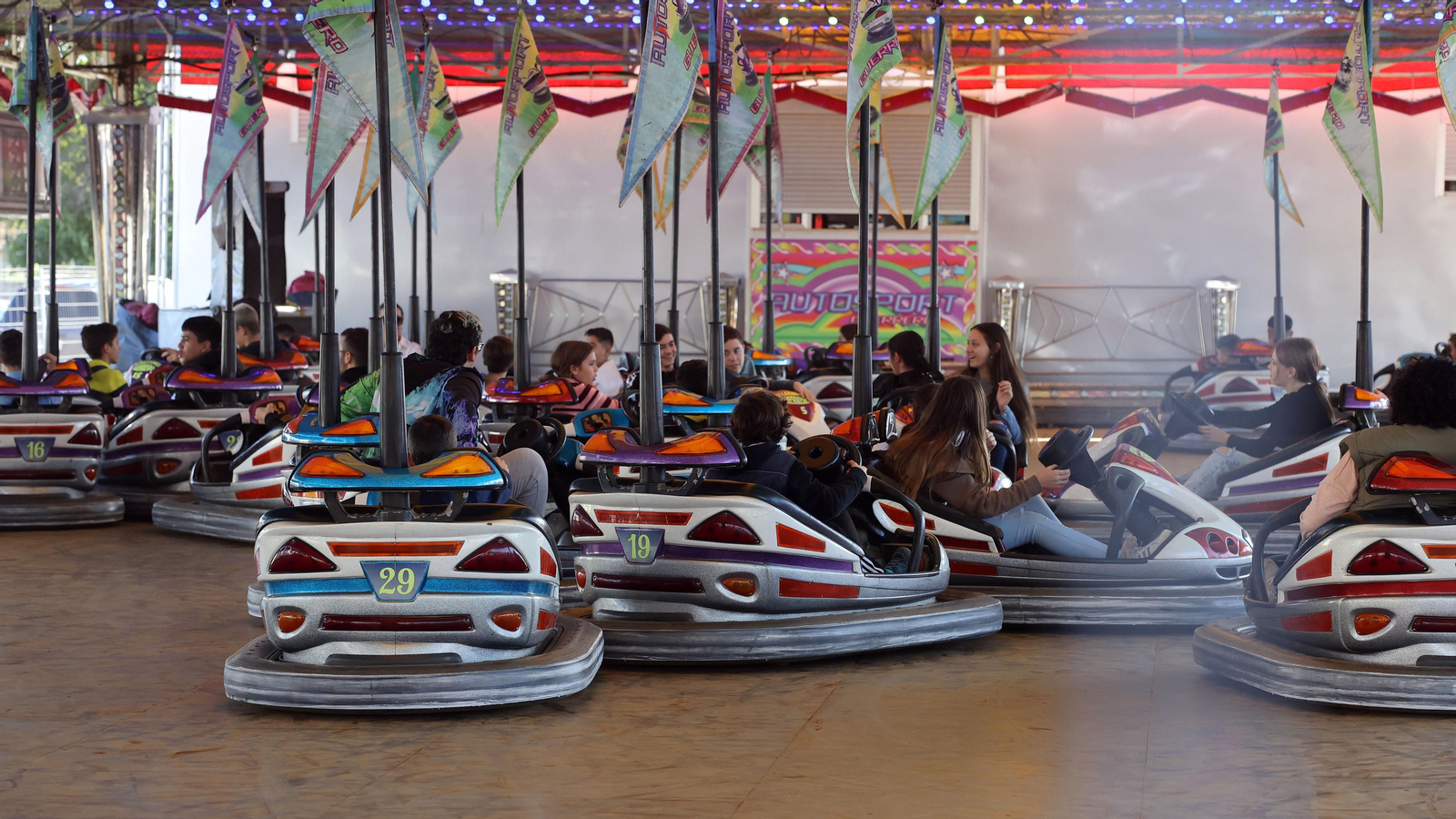 El parque de atracciones de Navidad junto a la Feria volvió a llenarse este sábado El parque de atracciones de Navidad junto a la Feria volvió a llenarse este sábado