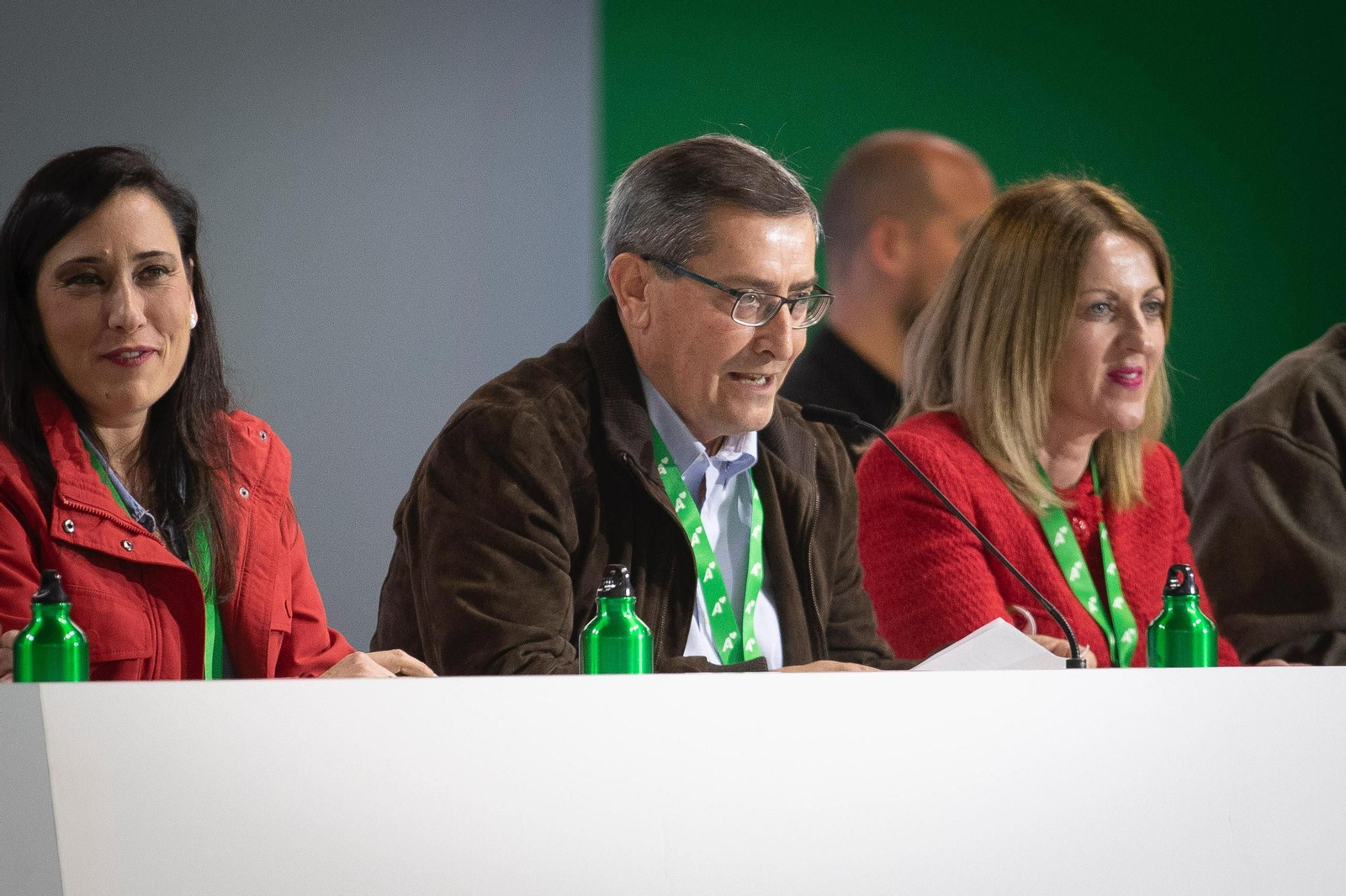 Entrena, presidente de la mesa del 15 congreso regional.