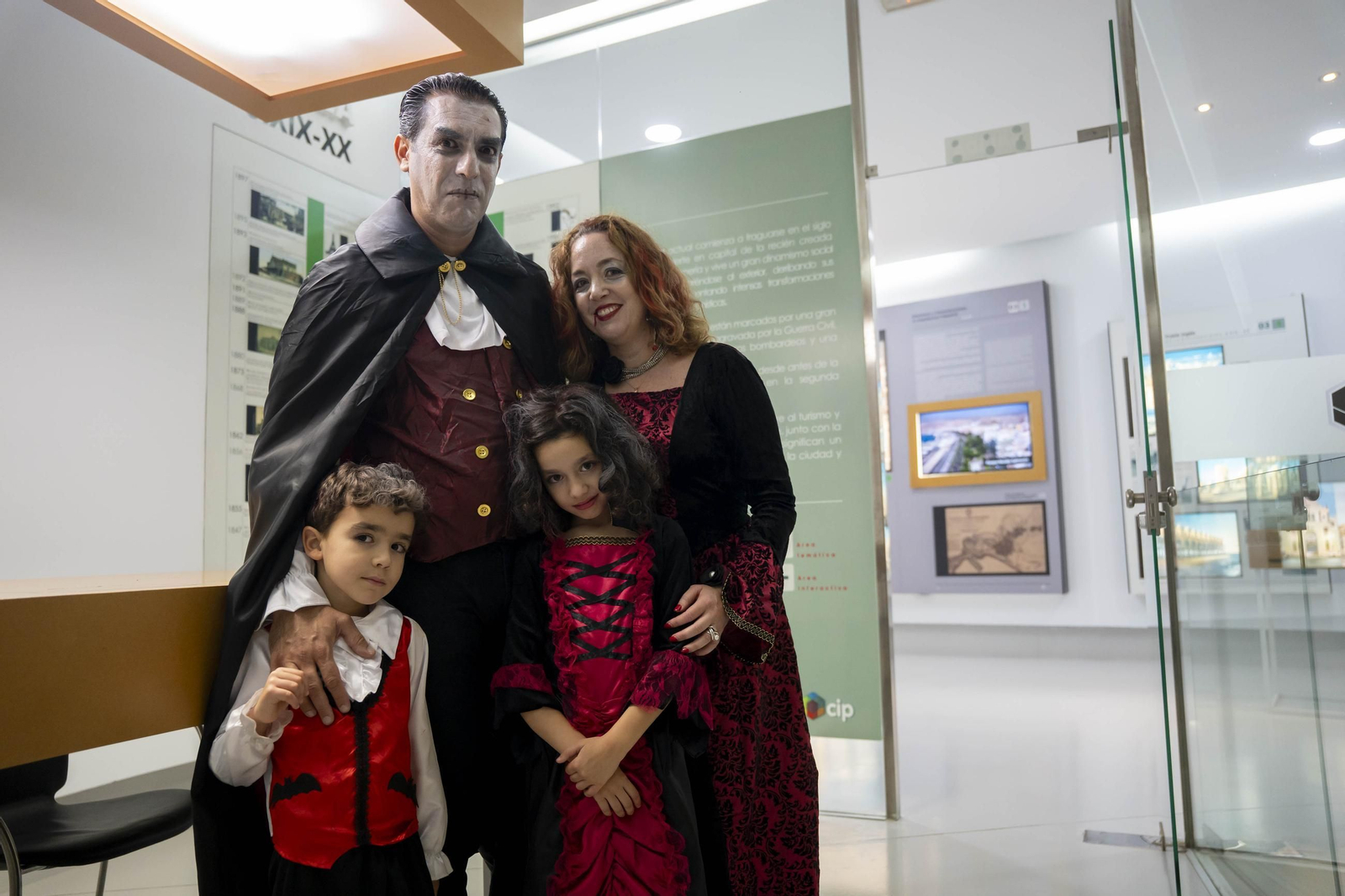 Las mejores imágenes de la noche en negro de Almería