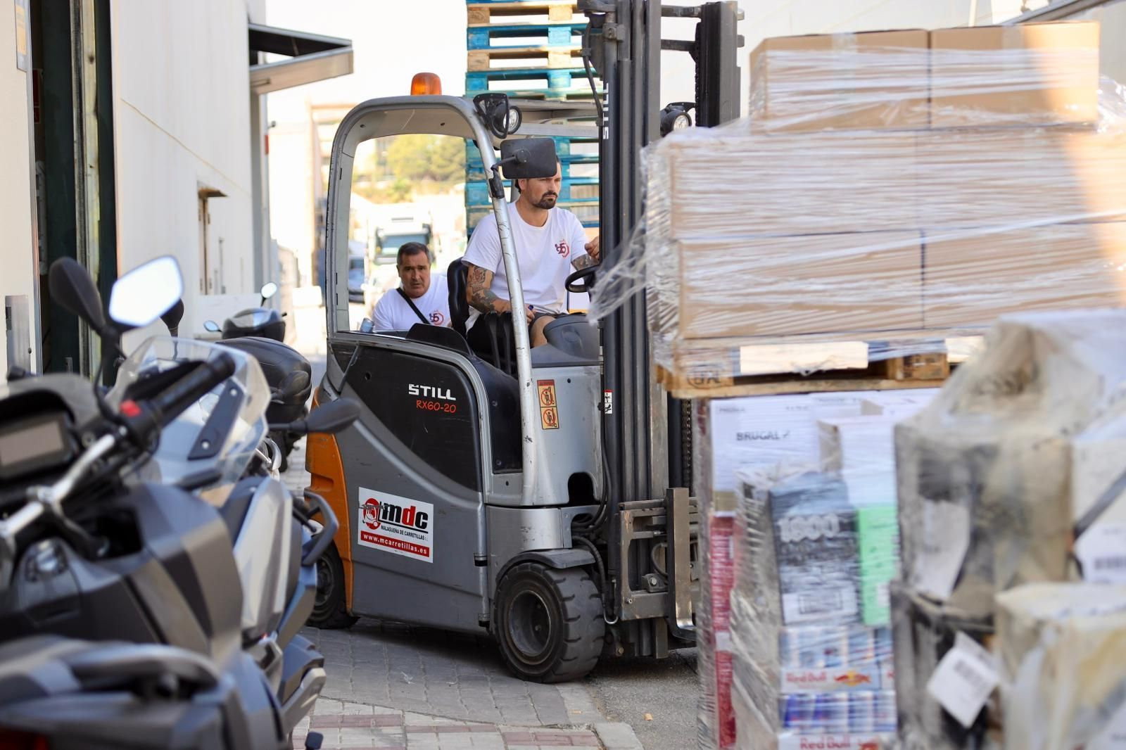 Los últimos preparativos para la Feria de Málaga, en imágenes.