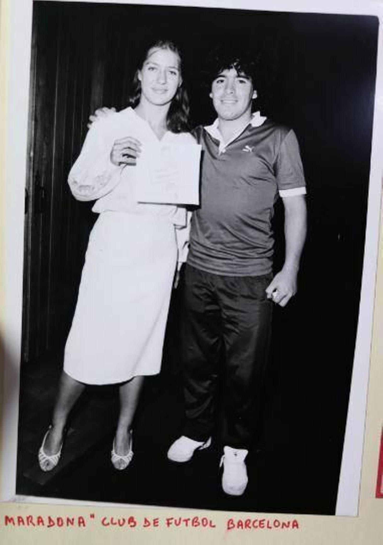 Foto del libro de recuerdos del Meliá Costa del Sol en la que aparece Diego Armando Maradona en una de sus visitas.