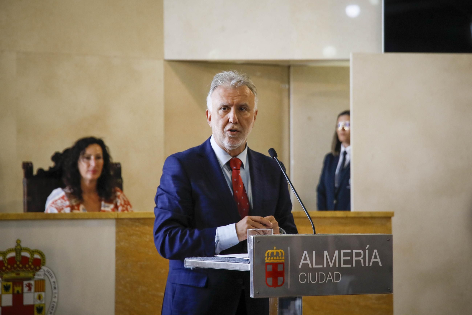 Placa de memoria histórica en el monumento de los coloraos, en imágenes