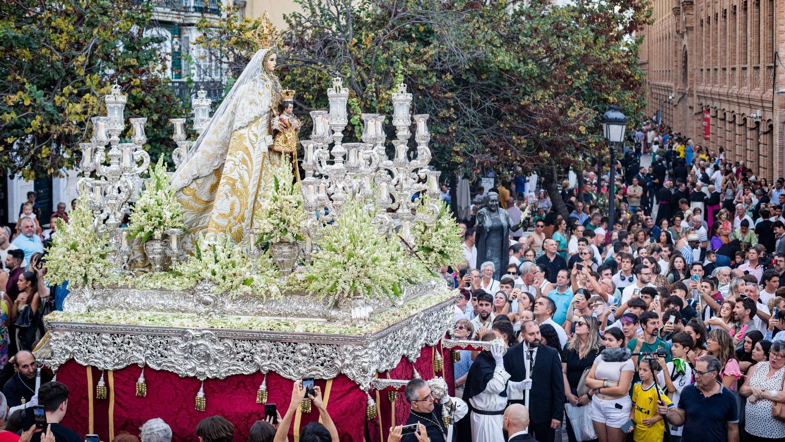 Las imágenes de la procesión de la Virgen del Rosario en Cádiz