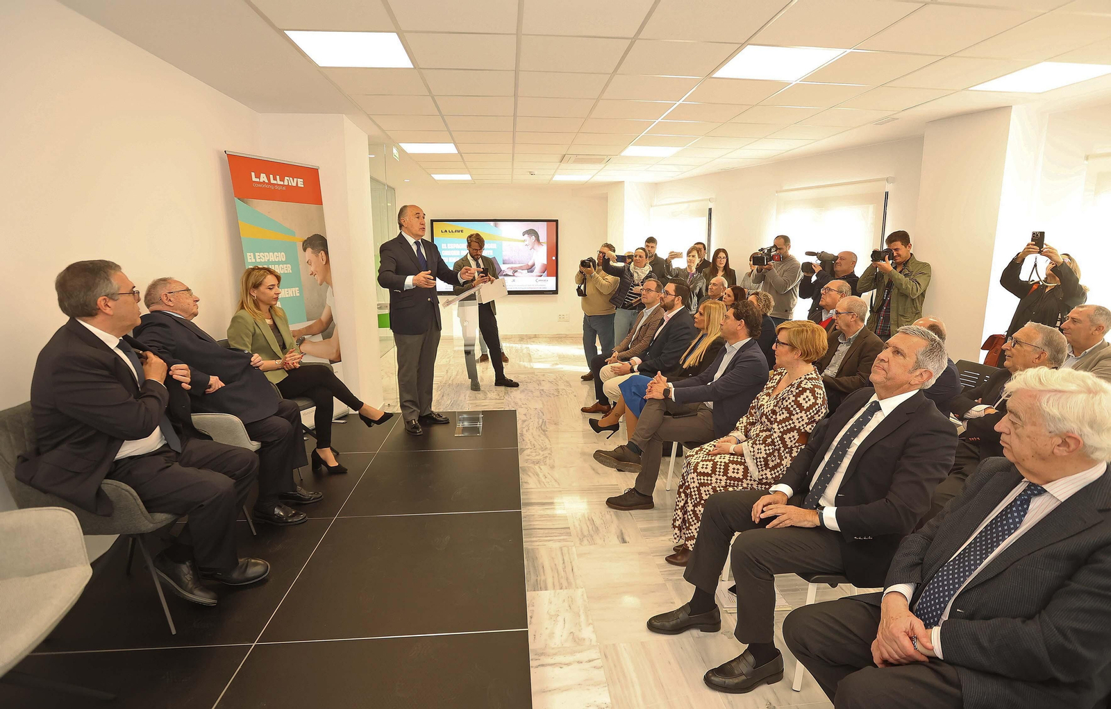 Imágenes de la inauguración del coworking digital La Llave en Algeciras
