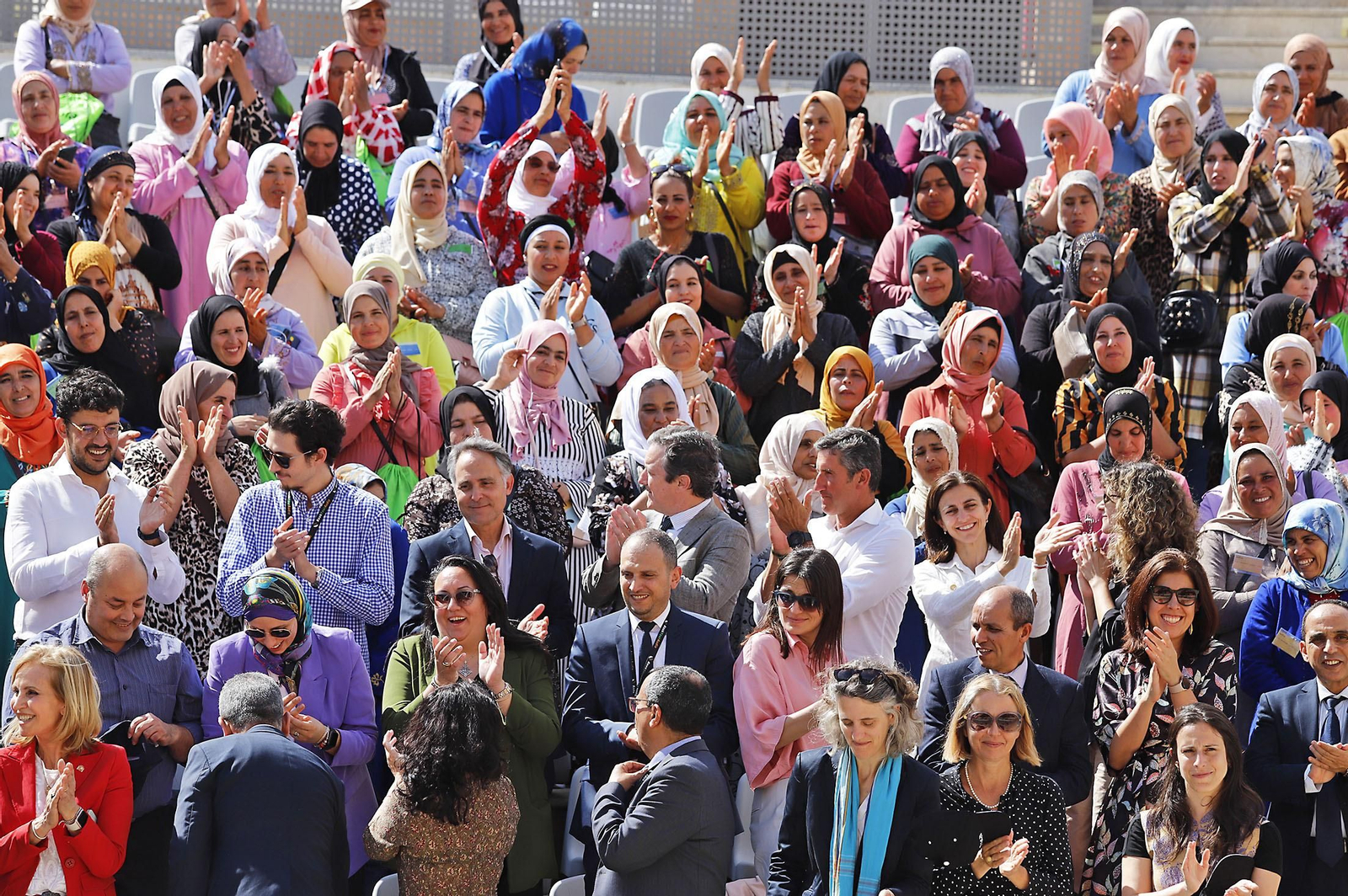 Imágenes de la entrega de los diplomas a las mujeres que han participado en el programa Wafira. Imágenes de la entrega de los diplomas a las mujeres que han participado en el programa Wafira.