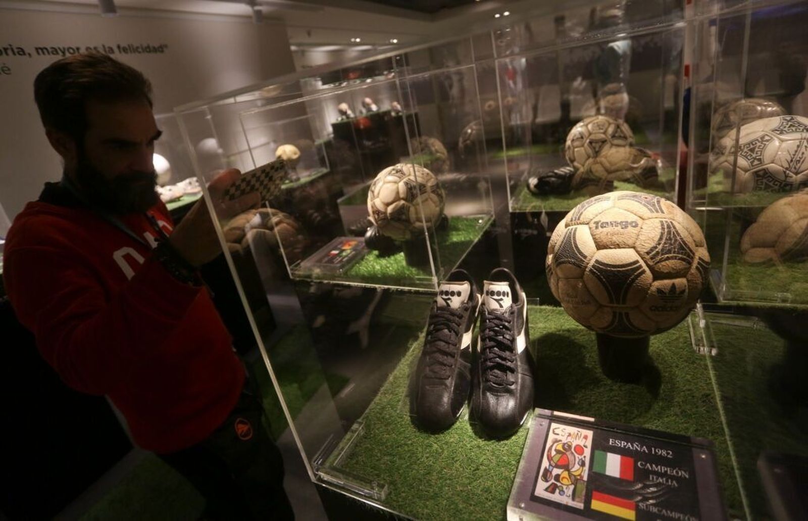 Así es la exposición '10 leyendas en la historia del mundial'