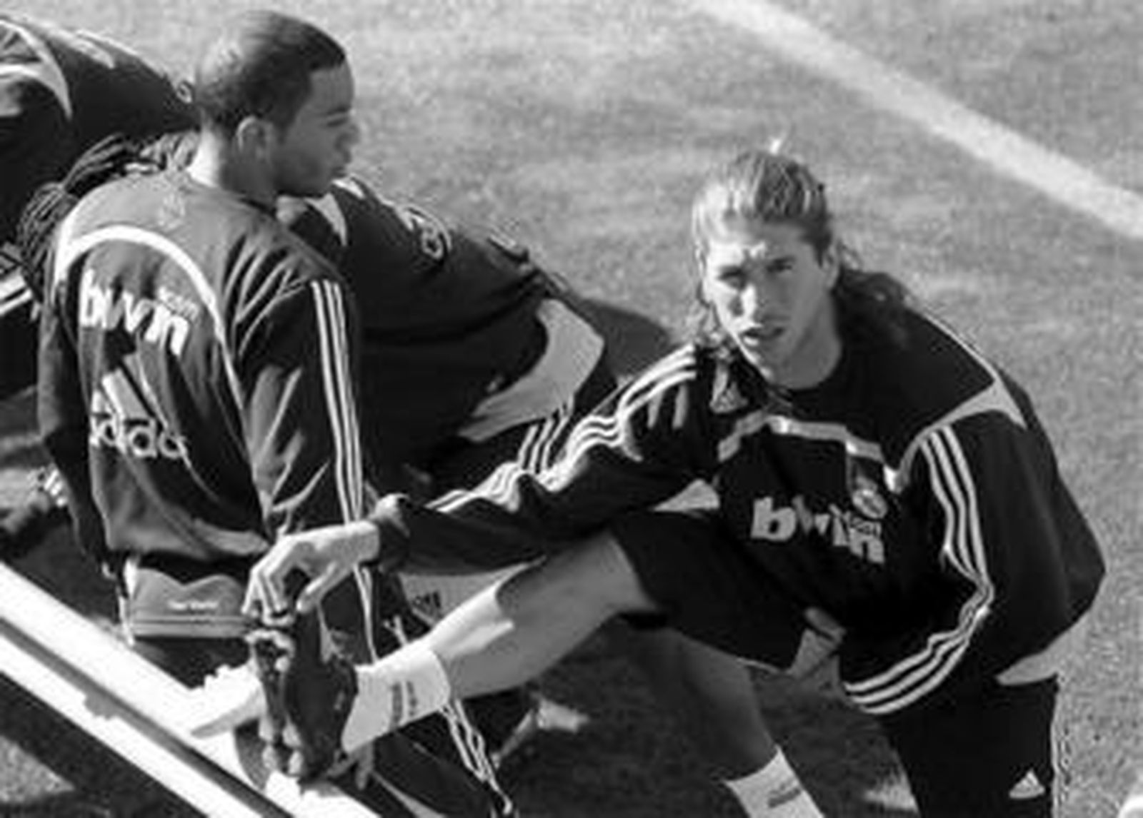 Sergio Ramos, baja por sanción, habla con Marcelo, que podría entrar en el 'once' inicial.