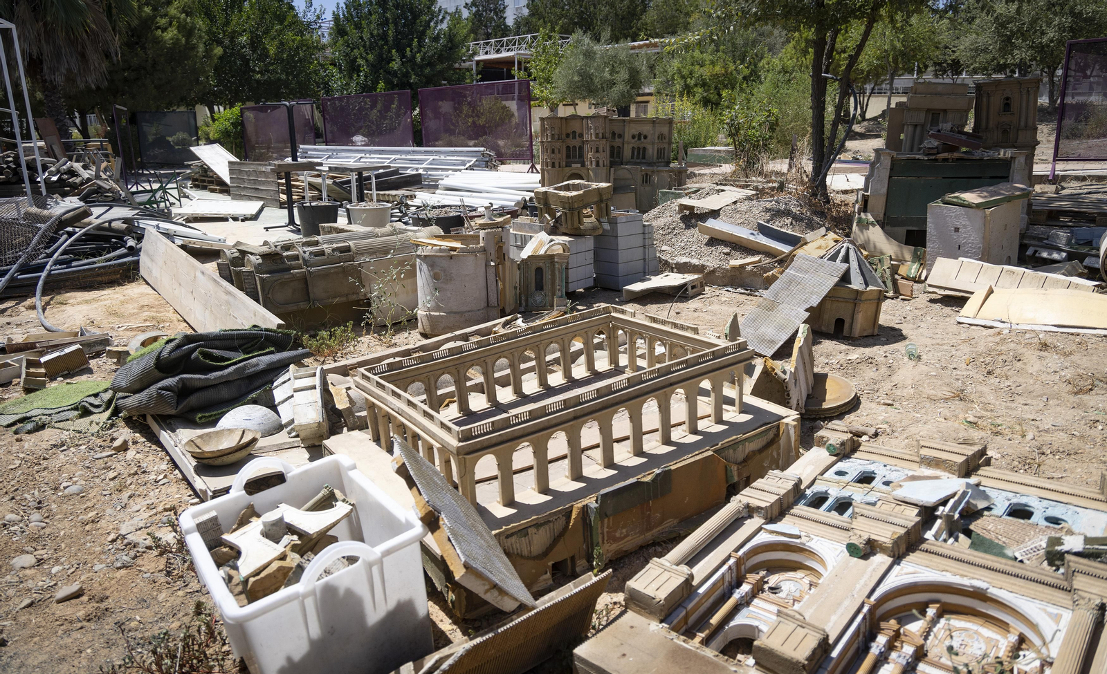 El lamentable estado de conservación de 'Andalucía de los Niños', en fotos