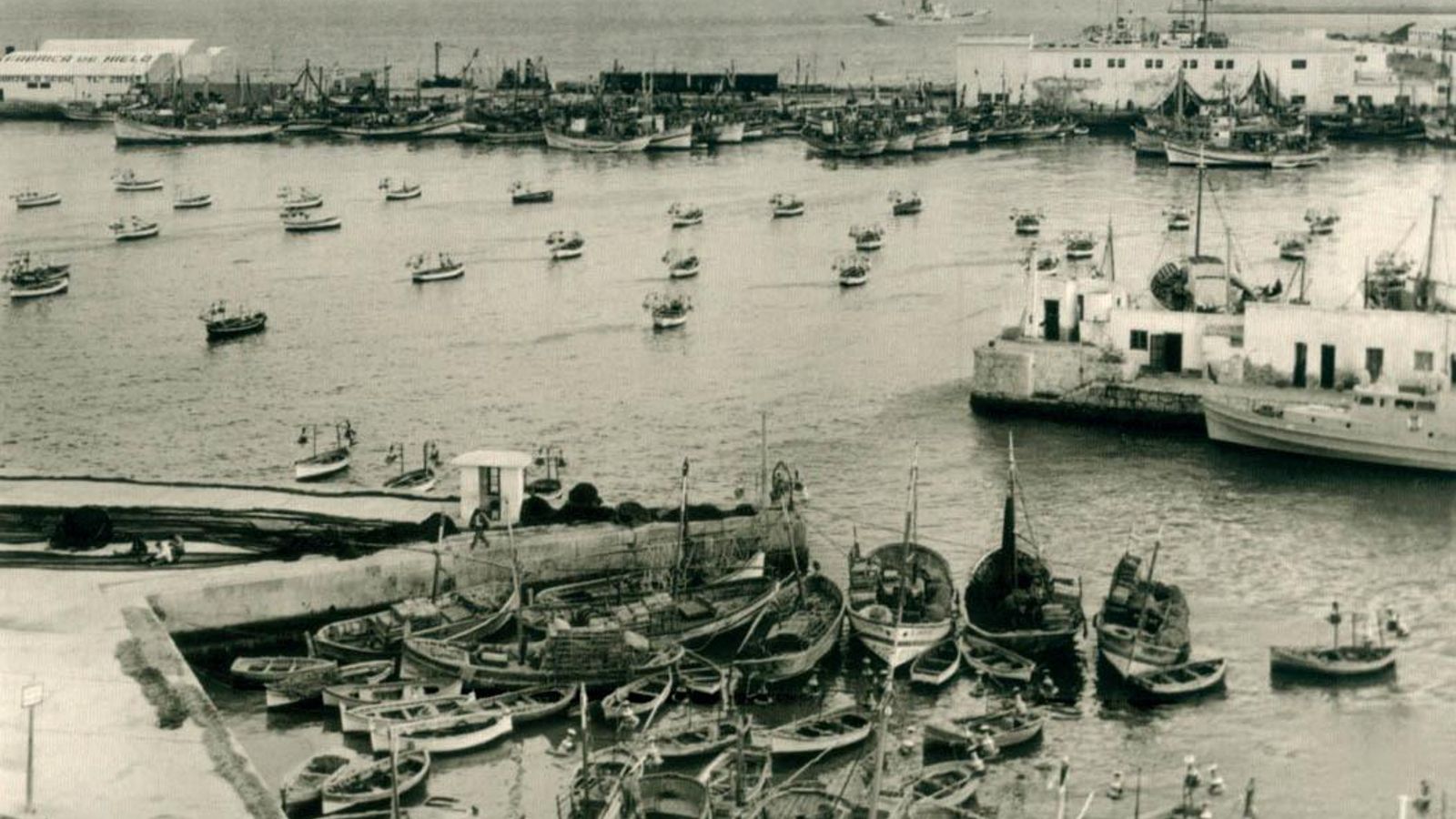 La dársena de Villanueva antes de su relleno, hacia el año 1953 (Archivo de laA.P.B.A.).