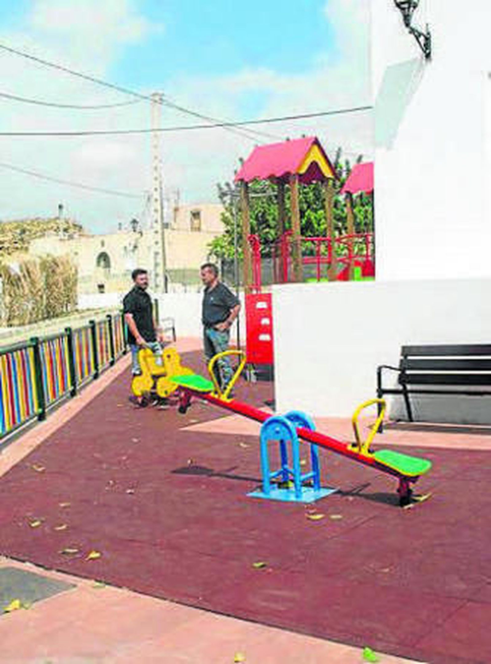 El alcalde visitó el parque.